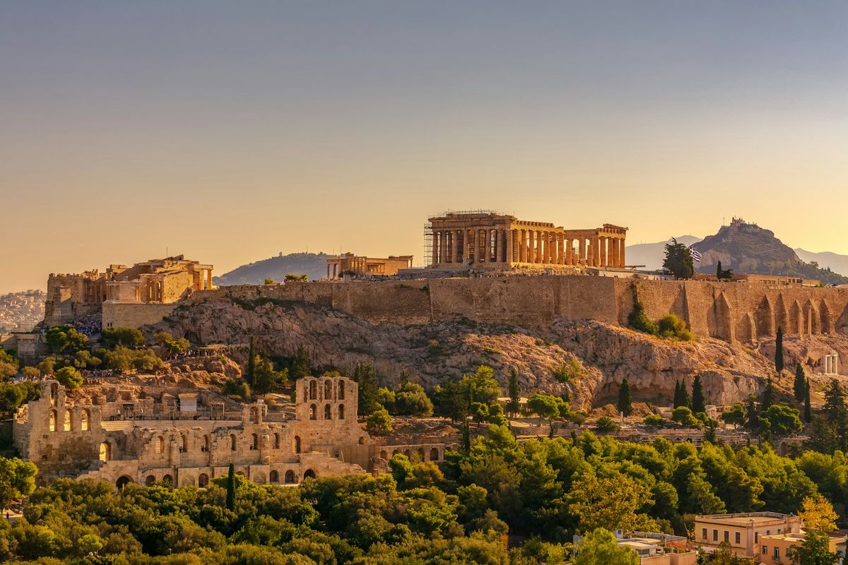 Akropolis i Athen i gyllent kveldslys