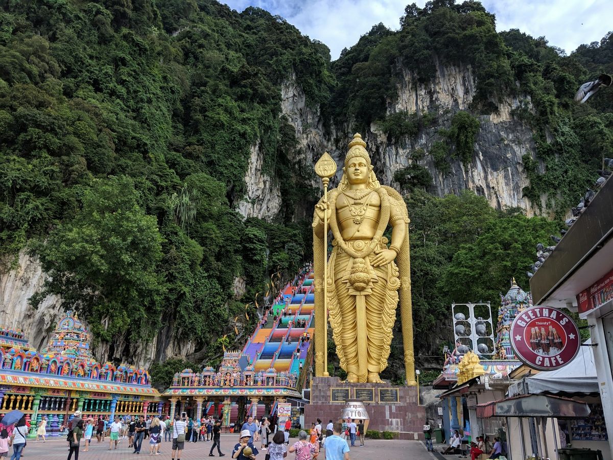 Trapp og statue ved Batu Caves i Malaysia