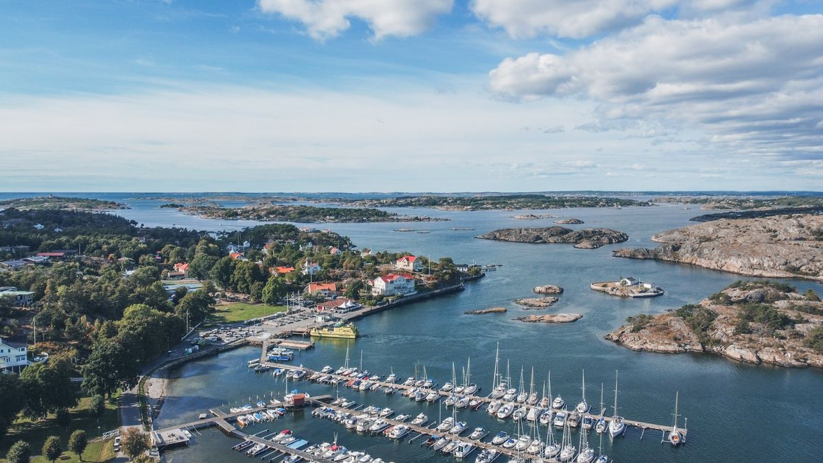 Göteborgs havn og fargerike bygninger ved vannet
