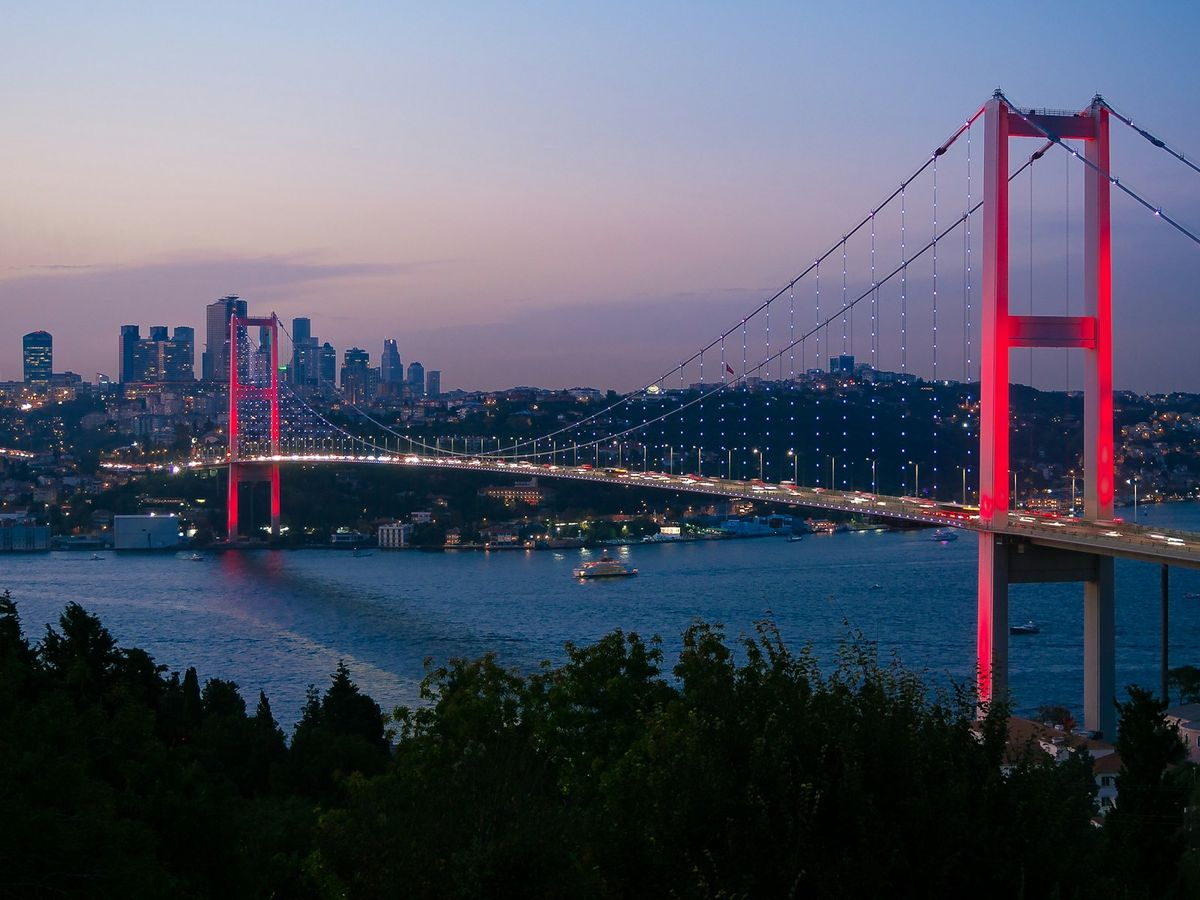 Istanbul skyline ved Bosporus