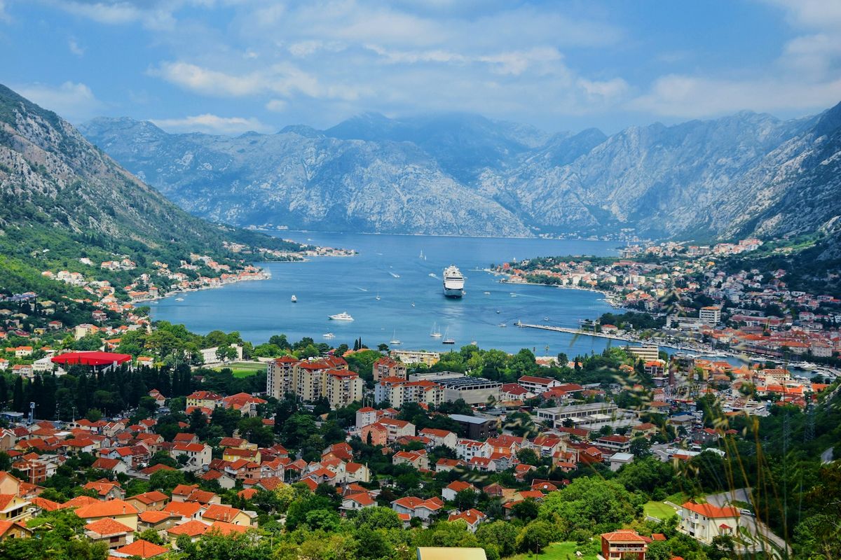 Kotor by ved bukten i Montenegro
