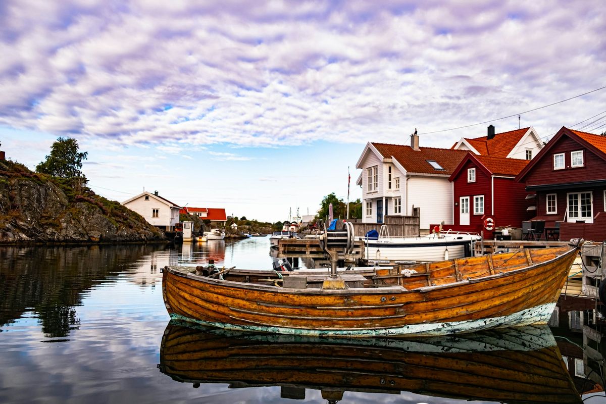 Bat fortoyd i havnen i Kristiansand