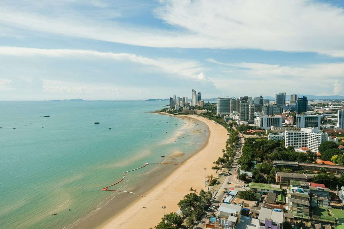 Flyfoto av Pattaya by og bukt