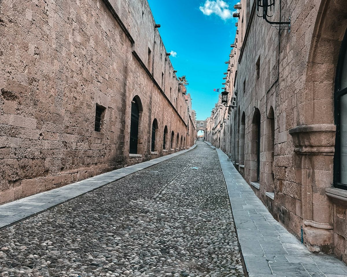 Middelaldergate i gamlebyen i Rhodos