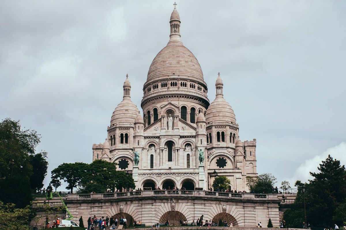 Sacre-Coeur-basilikaen pa Montmartre i Paris