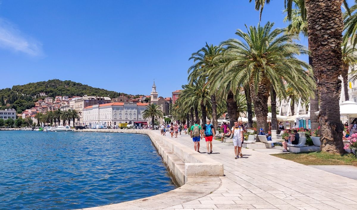 Strandpromenaden Riva i Split i Kroatia