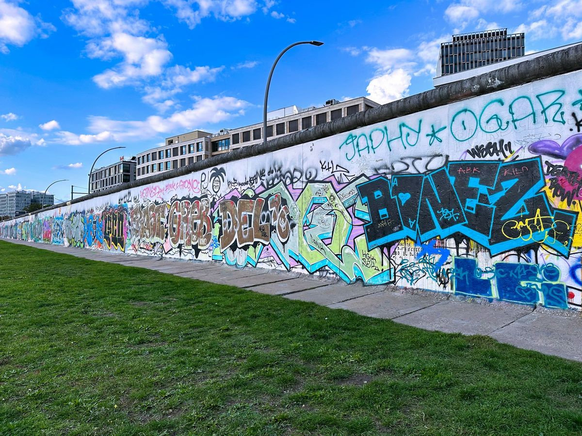 Graffiti pa East Side Gallery i Berlin