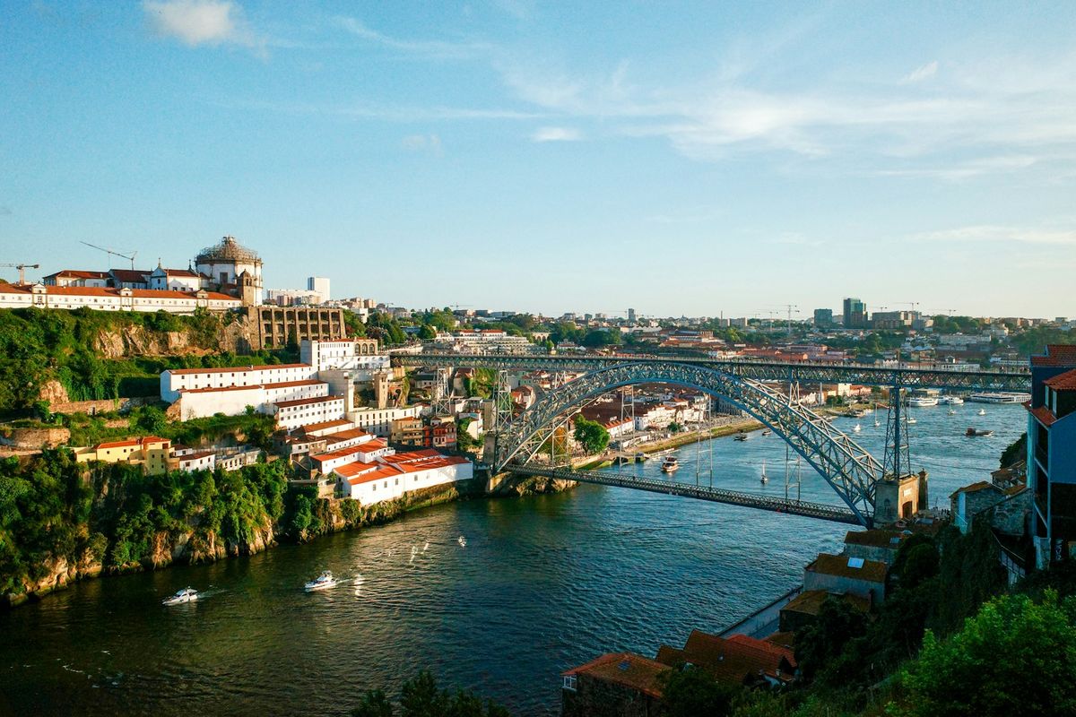 Dom Luís-broen og Douro-elven i Porto