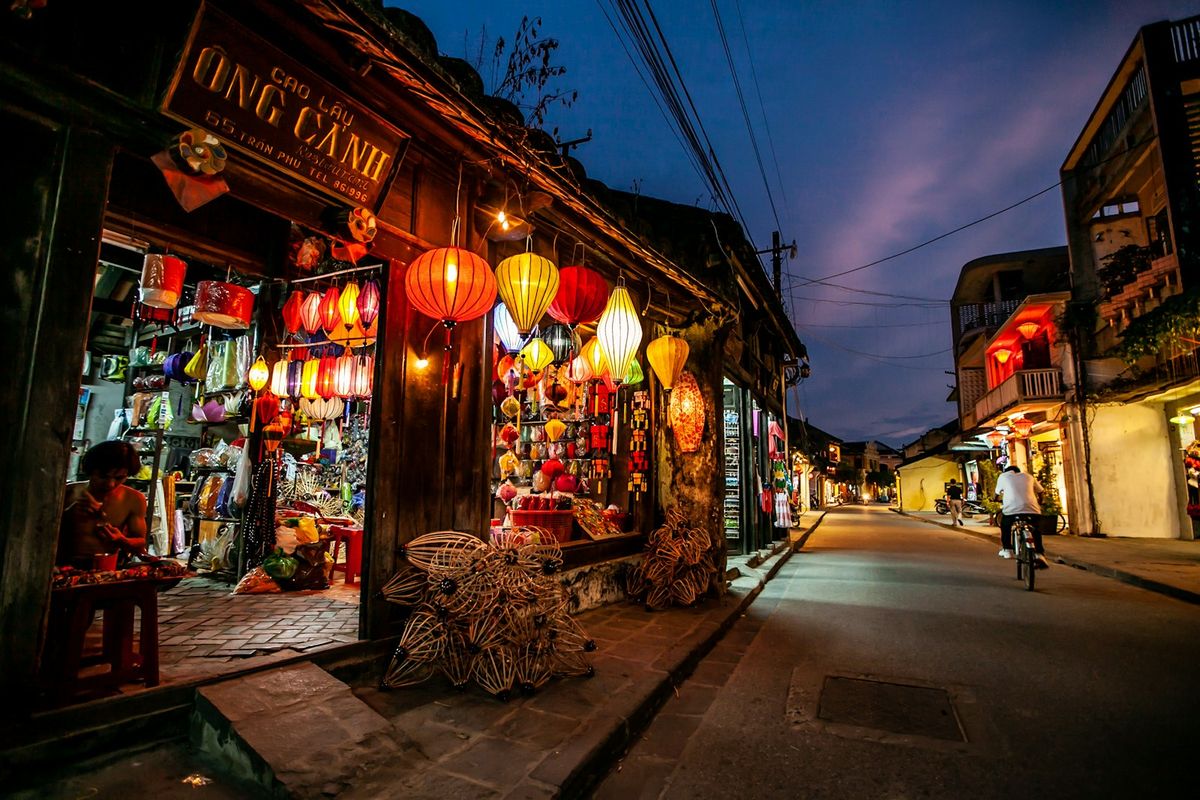 Lanterner og gater i Hoi An i Vietnam