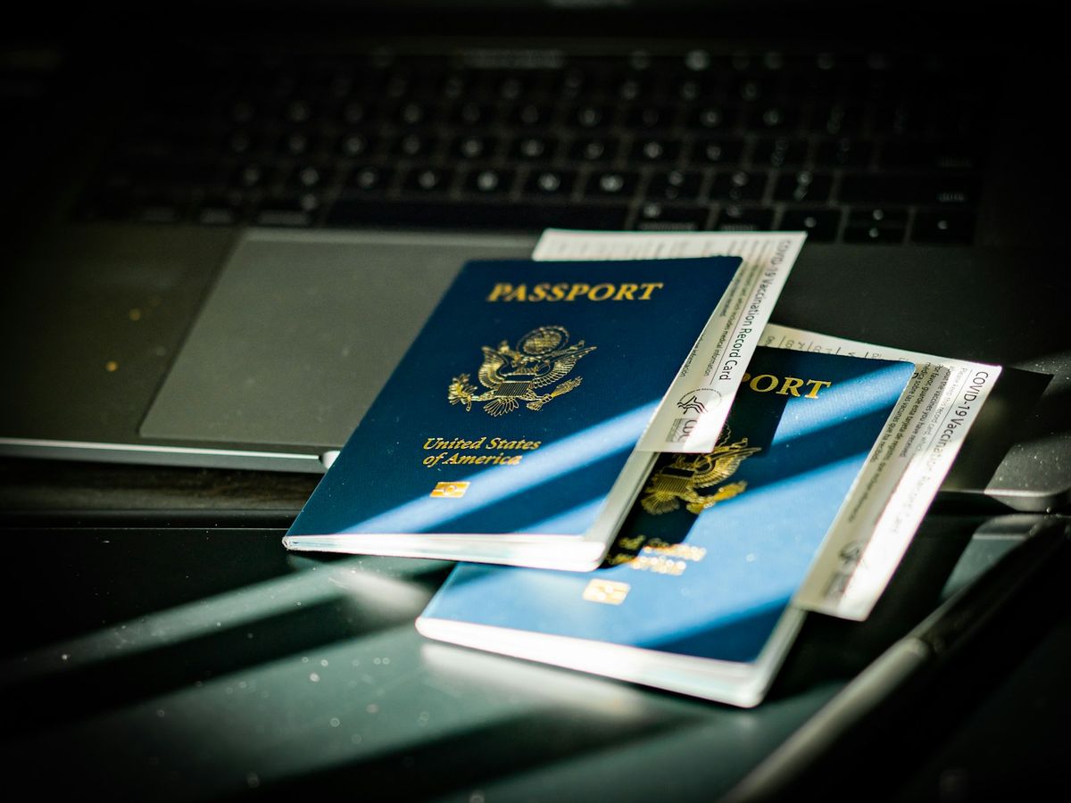 Pass på laptop-tastatur ved booking