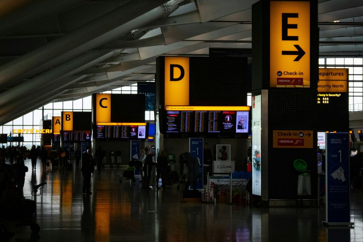 Avgangshallen i Terminal 5 på Heathrow i London