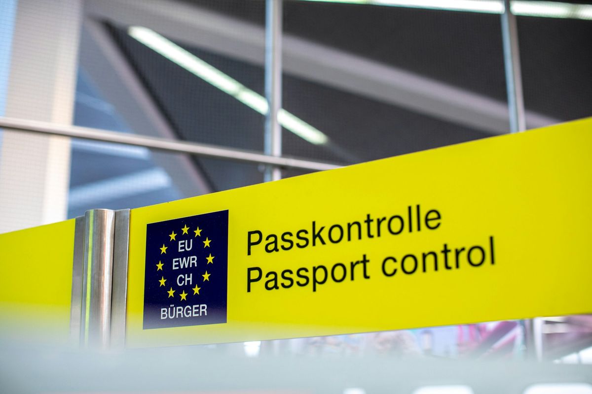 Passkontroll på flyplass
