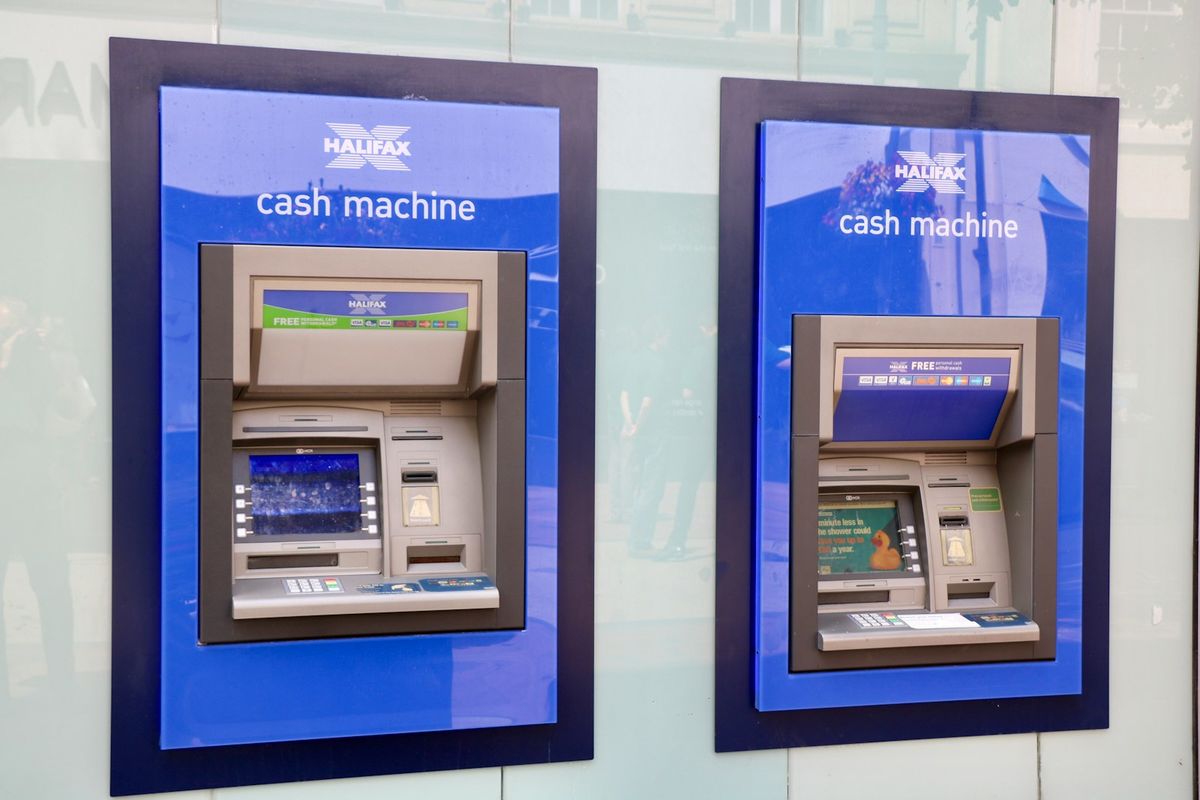 To minibanker side om side i gate